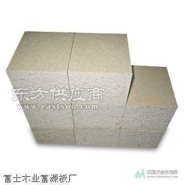 木制包裝箱與刨花板的實用性與環(huán)保價值